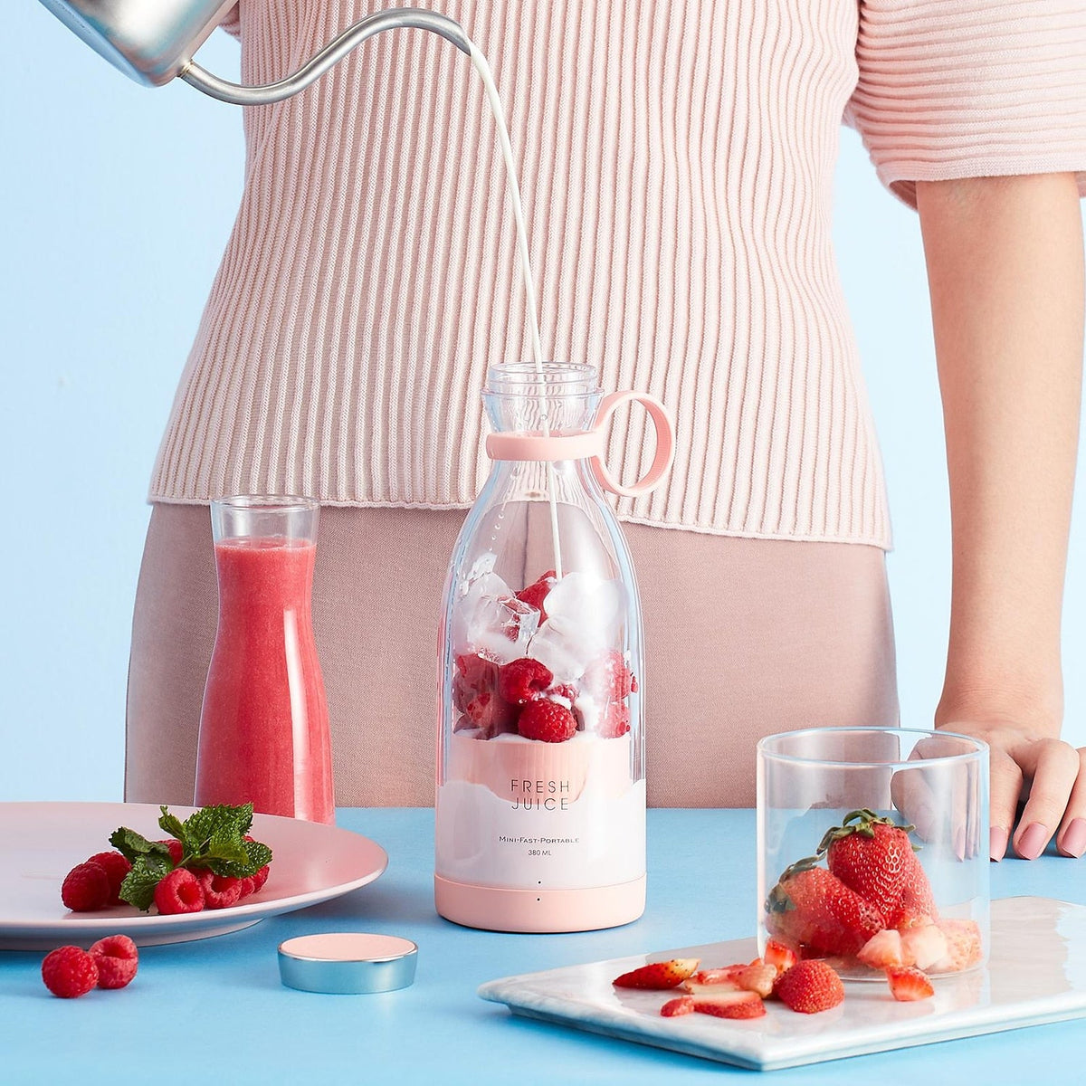 Portable USB Blender Bottle — Fresh Smoothies Anywhere, Charges via USB